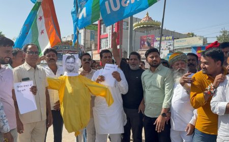 NSUI ने CM का पुतला-फूंका, विनोद-जाखड़ की रिहाइ की मांगः बोले-जो संगठन अंग्रेजों की मुखबिरी करता था, बीजेपी ने यूनिवसिटी में उसका कार्यकम करवाया