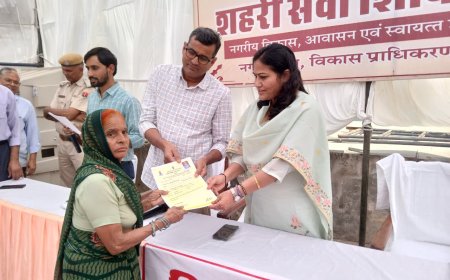 लाभार्थी पट्टा वितरण समारोह में संभागीय आयुक्त ने की शिरकत 55 पात्र लाभार्थियों को सौंपे गए पट्टे