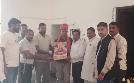 RAS बनने पर सौरभ अग्रवाल के घर पहुंचे स्वागत करने भूतपूर्व सैनिक व समाजसेवी जयराम मीणा