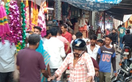 छोटी दीपावली पर बाजारों में अच्छी रौनक ,लोगों ने जमकर की खरीददारी