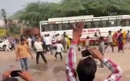 भीड़ ने किया पथराव, पुलिस ने लाठीचार्ज कर खदेड़ा;  पुलिसकर्मी घायल