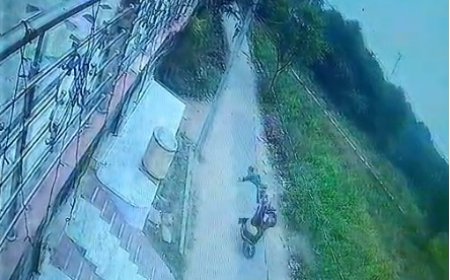 दीवार से टकराई स्कूटी, युवती  उछलकर टंकी से भिड़ी, घायल