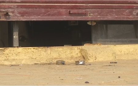 पीएनबी बैंक के एटीएम बूथ को गैस कटर से काटकर रुपए से भरी ट्रे लेकर चोर फरार हुए चोर