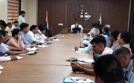 खैरथल-तिजारा में  जिला कलेक्टर ने ली साप्ताहिक समीक्षा बैठक