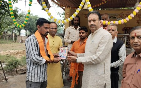 श्री कामधेनु बालाजी मंदिर में गोपाष्टमी महोत्सव के अवसर पर गौ सेवकों का किया सम्मान