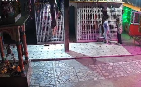 महादेव मंदिर में एक महीने मे तीसरी बार चोरी दानपात्र, चांदी का छत्र समेत कीमती  चुराकर ले गए उड़े चोर