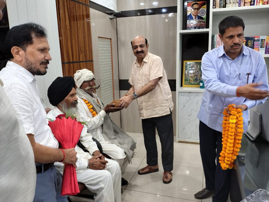 अंतरराष्ट्रीय वृद्धजन दिवस पर वरिष्ठ नागरिकों का हुआ सम्मान