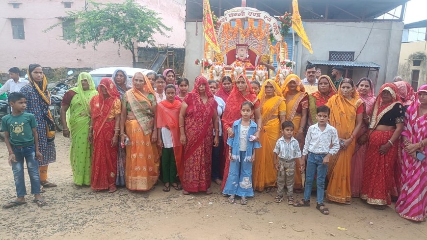 अलावडा कस्बे से खाटूधाम रामगढ़ को डीजे की धुन पर झूमते नाचते पदयात्रा हुई रवाना