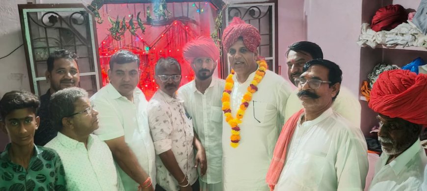पालडीजाेड़ मे भजनाें के माध्यम से मामाजी की महिमाअाें का किया बखान, भजन संध्या में पहुंचे हरिशंकर मेवाडा का बहुमान किया
