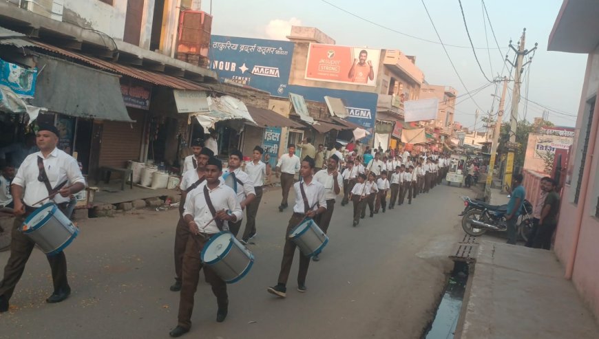 कठूमर में RSS के शताब्दी वर्ष पर पथ संचलनः स्वयंसेवकों ने दंड धारण कर घोष की धुन पर किया मार्च, गूंजे जयघोष