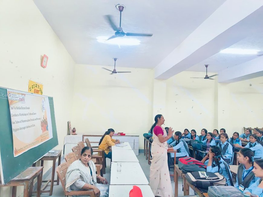 गुलमंडी स्कूल में माहवारी प्रबंधन एवं व्यक्तिगत स्वच्छता पर कार्यशाला आयोजित