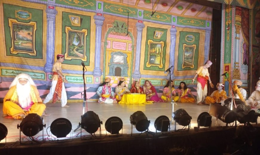 चंद्रशेखर शास्त्री अपनी पुत्री मोहिनी को सेठ माया दास के  संरक्षण में देकर तपस्या के लिए गए