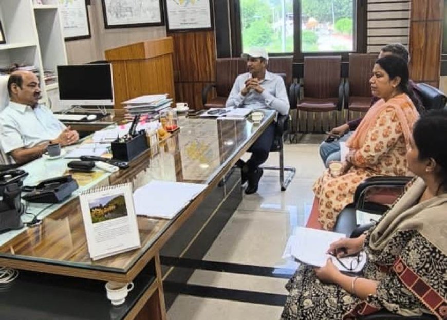 जिला कलक्टर ने की राजस्व प्राप्ति की समीक्षा:टारगेट्स को पूरा करने के  दिए निर्देश