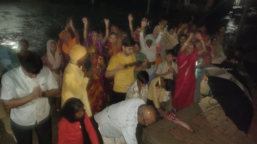 शरद पूर्णिमा के अवसर पर सनातन धर्म प्रेमियों ने लगाई कस्बे की परिक्रमा