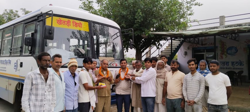 खोह के मनसा गेट पर ग्रामीणों ने गुढ़ा -दिल्ली नई रोडवेज बस सेवा का किया स्वागत