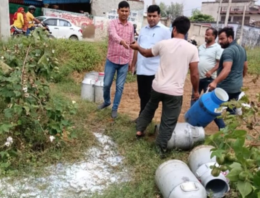 दो डेयरियों पर छापा, 430 लीटर मिलावटी दूध नष्ट, दीपावली से पहले मिलावटखोरों पर कार्रवाई