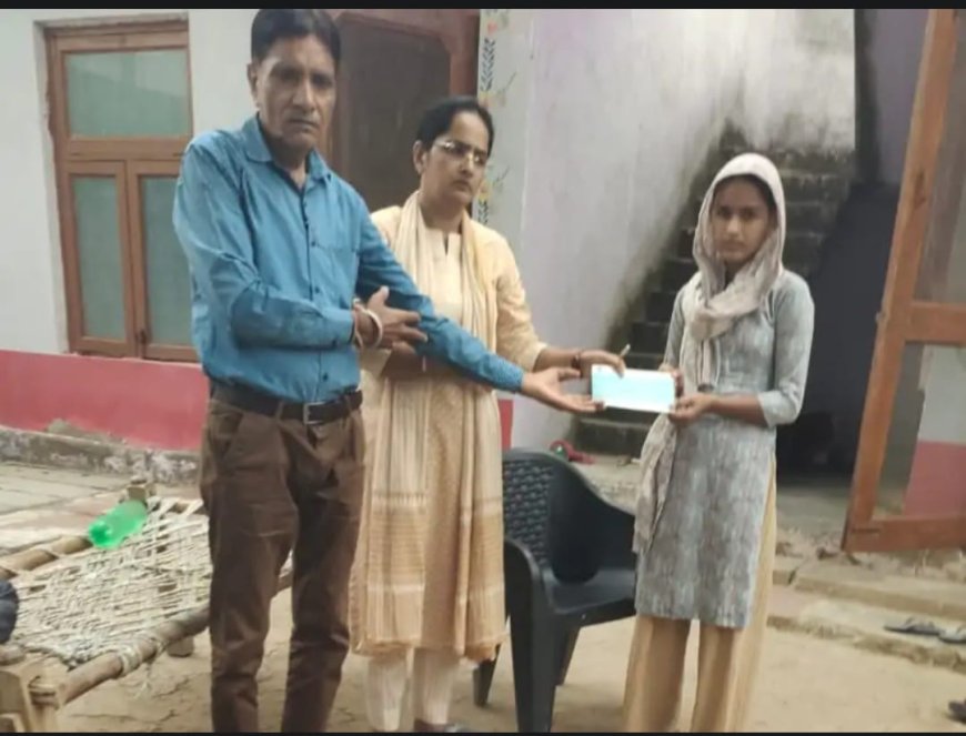 उपखंड अधिकारी ने बिचगावा कावड़ यात्रा हादसे में मृतक की पत्नी टीना को सौपा 5 लाख का  चेक