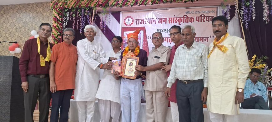 साहित्यकार चंद्रभान वर्मा चंद्र को लोहागढ़ साहित्य मनीषी की उपाधि से किया गया सम्मानित