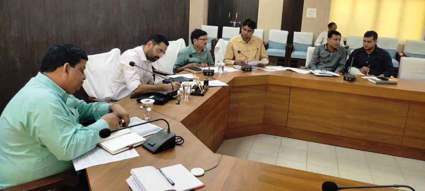 अधिकाधिक निवेशकों को प्रेरित कर रोजगार के अवसर सृजित करें- जिला कलक्टर