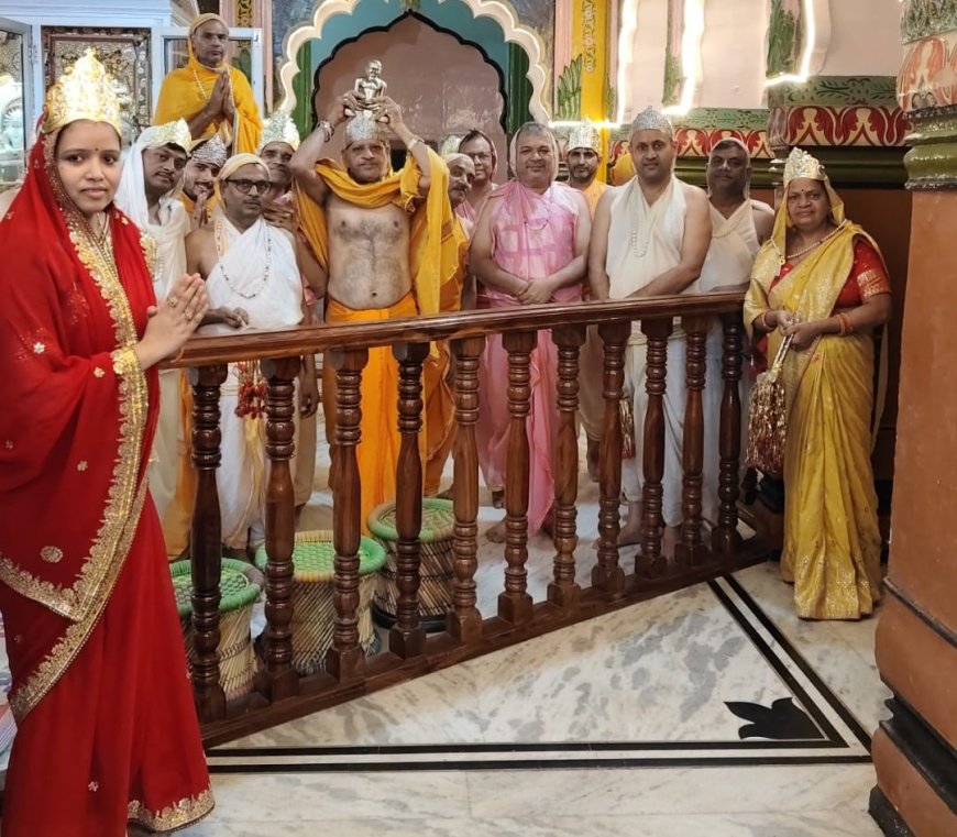 जैन जिनालय मे जिनेन्द्र प्रभु से की स्वामी प्रेमानन्द के स्वास्थ्य की मंगल कामना