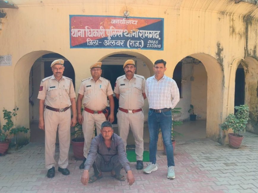रामगढ़ पुलिस ने इनामी आरोपी किया गिरफ्तार: हत्या के मामले में फरार चल रहा था आरोपी, न्यायिक हिरासत में भेजा
