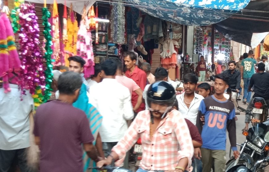 छोटी दीपावली पर बाजारों में अच्छी रौनक ,लोगों ने जमकर की खरीददारी