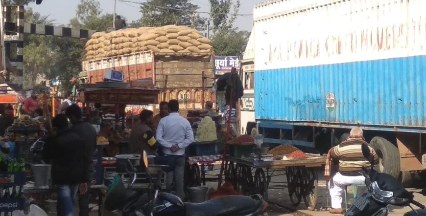 खैरथल में जाम की गंभीर बनी समस्या, युवाओं ने उठाई ओवरब्रिज की मांग:आमजन के साथ वाहन चालक हो रहे परेशान