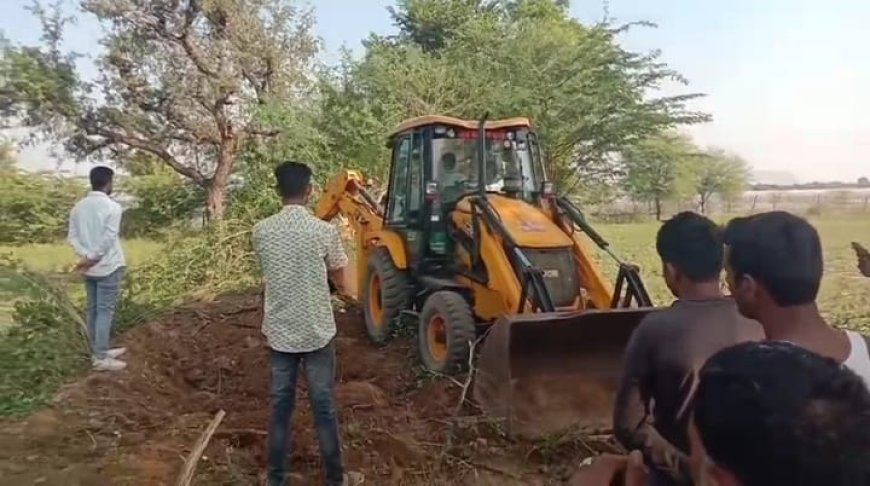 गैर मुमकिन रास्ते का सीमांकन करके आम सहमति से तत्काल जेसीबी से हटवाया रास्ते का अतिक्रमण