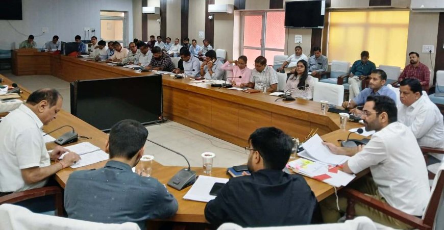 अब साप्ताहिक बैठक में अधिकारियों को देनी होगी कार्यों की प्रगति की जानकारी