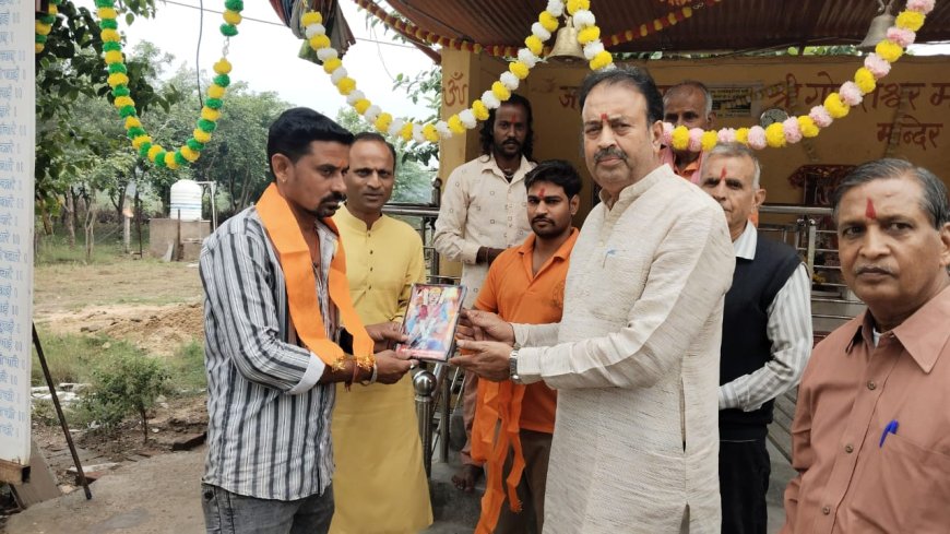 श्री कामधेनु बालाजी मंदिर में गोपाष्टमी महोत्सव के अवसर पर गौ सेवकों का किया सम्मान