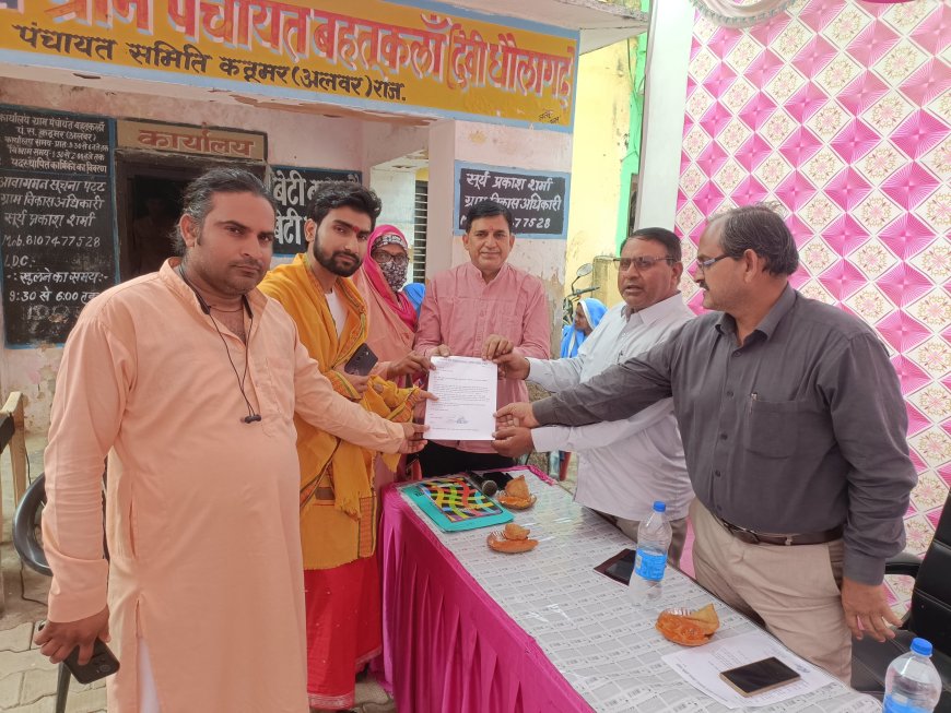 देवी धोलागढ़ मंदिर परिसर को प्लास्टिक मुक्त एवं पर्यावरण के संदर्भ में मंदिर महंतो को सौंपा पत्र