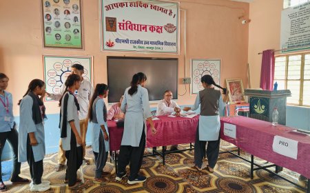 विद्यार्थियों ने मतदान कर किया बाल संसद का गठन