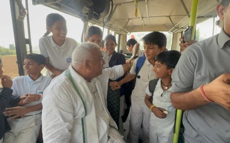 गृह राज्य मंत्री  जवाहर सिंह बेढ़म ने बच्चों संग स्कूल बस में किया 15 किमी सफर