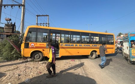 अनियंत्रित बस चालक वाहनों को टक्कर मारते हुए सड़क किनारे चल रहे पैदल राहगीर को पीछे से मारी टक्कर युवक गंभीर रूप से हुआ घायल