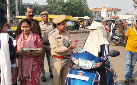 सड़क सुरक्षा पखवाडा; अभियान गुलाब का फूल देकर यातायात के नियमों के प्रति किया जागरूक