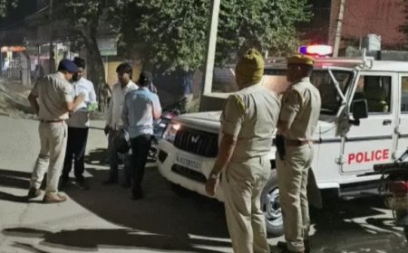 रामगढ़ में ट्रैफिक नियम तोड़ने वालों के काटे चालान: मुख्य रास्तों पर नाकाबंदी कर चेकिंग की