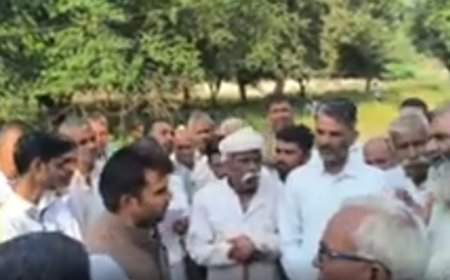 झूठे मुकदमों से परेशान ग्रामीण,