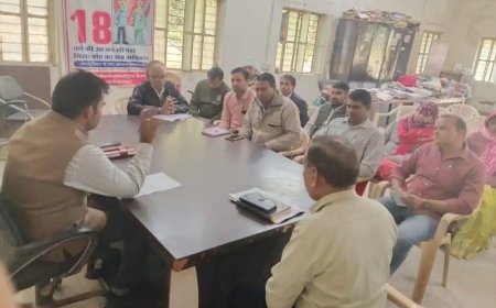 एसआईआर को लेकर कर्मचारियों की बैठक उपखंड सभागार हुई आयोजित 