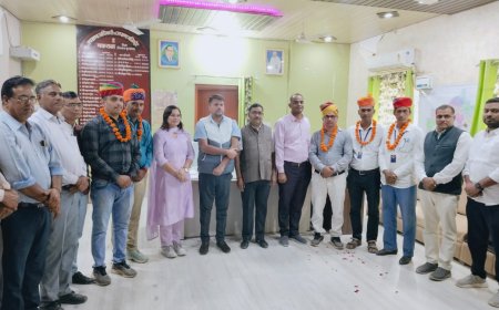 मतदाता सूचियों के विशेष गहन पुनरीक्षण कार्यक्रम में उत्कृष्ठ कार्य करने वाले कार्मिकों का एसडीएम ने किया सम्मान