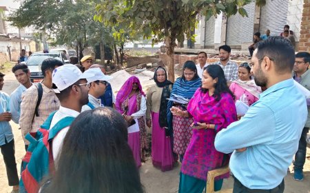 संभागीय आयुक्त और जिला निर्वाचन अधिकारी ने एसआईआर का निरीक्षण