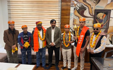 पहलवान अखिल यादव भीलवाड़ा बाल केसरी बनने पर एडवोकेट हेमेंद्र शर्मा ने किया सम्मानित