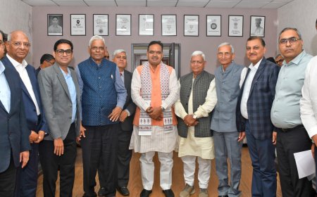 सांसद अग्रवाल के नेतृत्व में टेक्सटाइल उद्घमियो ने मुख्यमंत्री के समक्ष रखी औद्योगिक समस्याऐ