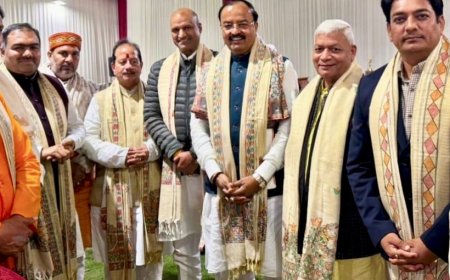 बिहार चुनाव की जीत पर  दिल्ली में आयोजित धन्यवाद बैठक में शामिल हुये सांसद अग्रवाल