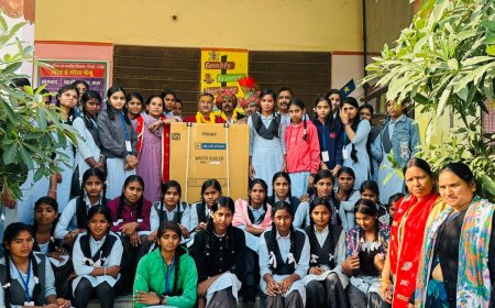 नौगांवा बालिका विद्यालय कों भामाशाह ने वाटर कूलर किए भेंट