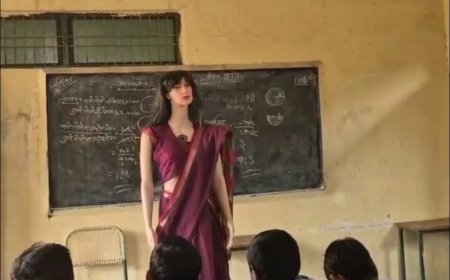 AI मैडम की क्लास शुरू! बुलंदशहर के 17 साल के छात्र आदित्य ने बनाया AI टीचर, नाम रखा 'सोफी'