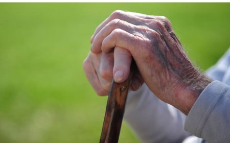 माता-पिता की देखभाल करना बच्चों की क़ानूनी ज़िम्मेदारी, उनकी प्रॉपर्टी पर कब्ज़ा होने की शर्त पर नहीं'