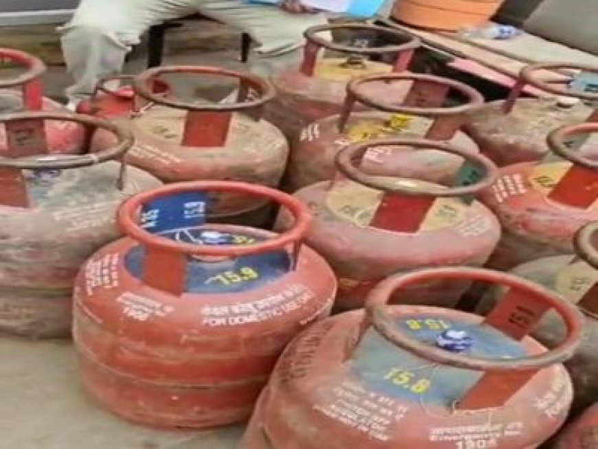 बहाला गांव के बस स्टैंड पर DSO की टीम ने छापा मारा,  घरेलू गैस वाहनों में भरते मिले 22 सिलेंडर जब्त