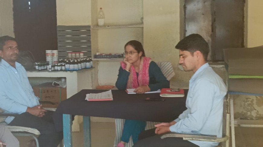 राजकीय आयुर्वेद औषधालय खरकड़ी कलां में किया जा रहा विभिन्न बीमारियों का ईलाज