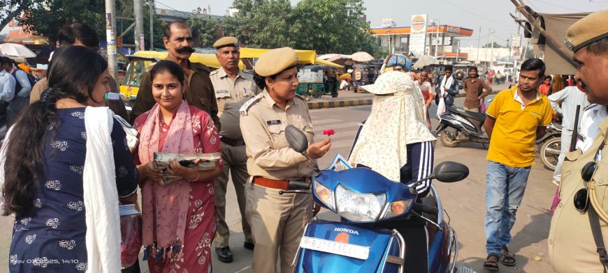 सड़क सुरक्षा पखवाडा; अभियान गुलाब का फूल देकर यातायात के नियमों के प्रति किया जागरूक