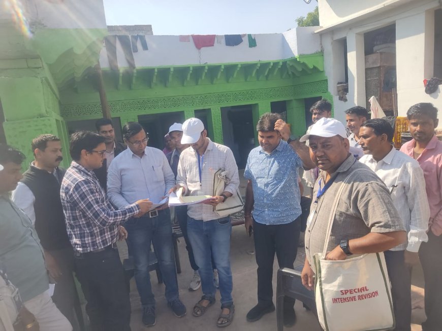विशेष गहन पुनरीक्षण कार्यक्रम-2026 के तहत अधिकारियों ने मतदान केन्द्रों का किया अवलोकन, गणना प्रपत्र वितरण में करें लक्ष्य प्राप्ति